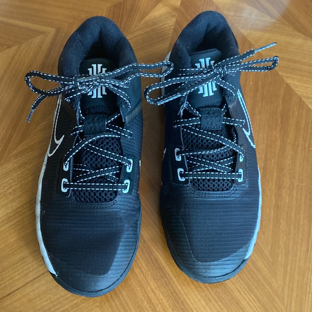 Boys Kyrie Fly Trap 4’s